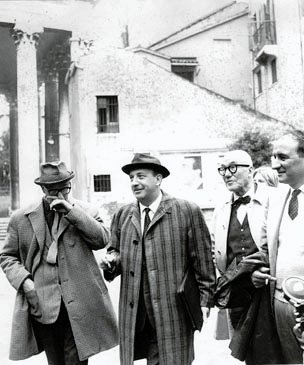 Venice, Italy, anni sessanta, da sinistra Mario Deluigi, Giuseppe Mazzariol e Le Corbusier